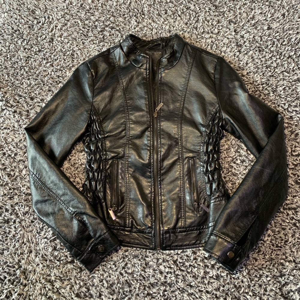 5/$25!! Black leather jacket